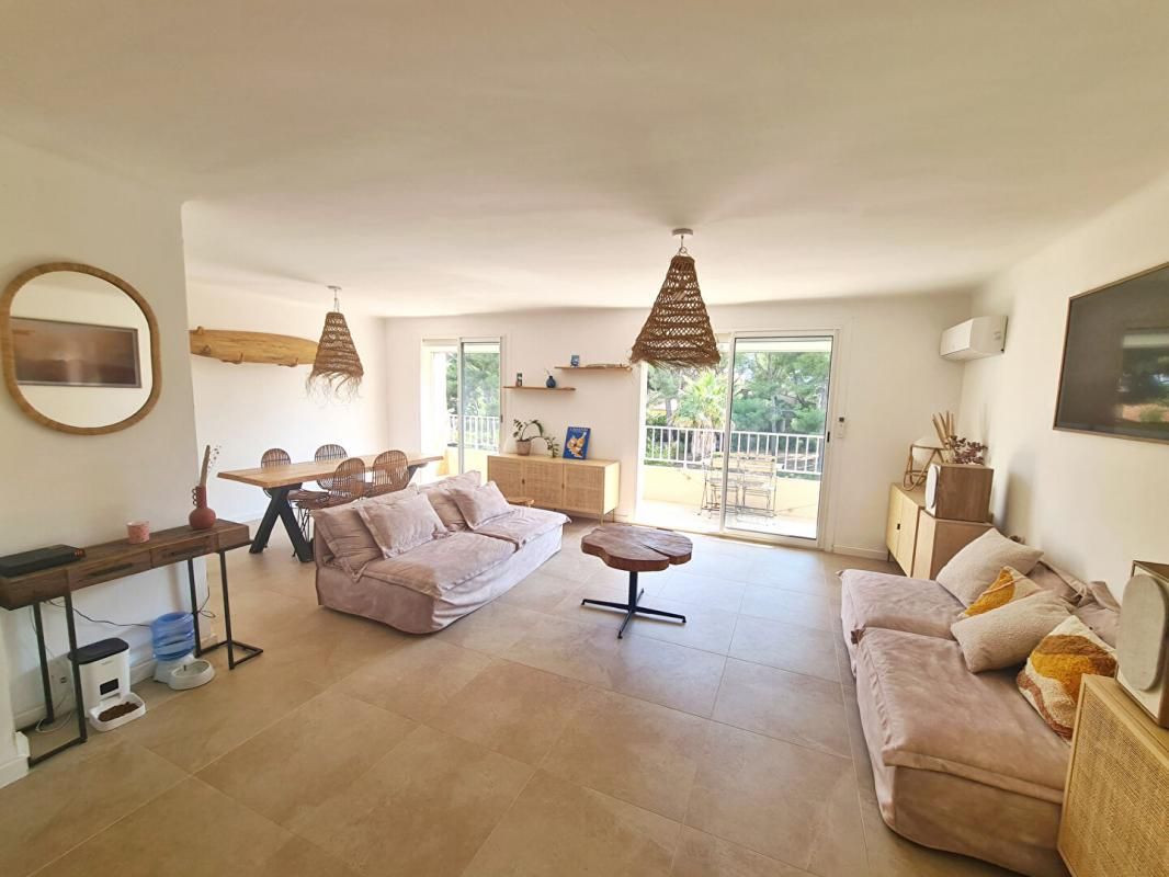SIX-FOURS-LES-PLAGES CAP NEGRE- Appartement T4 de 75m² avec aperçu mer 1