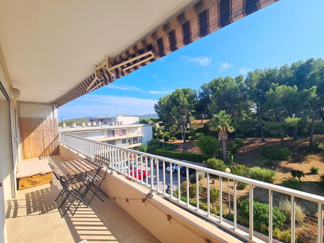 SIX-FOURS-LES-PLAGES CAP NEGRE- Appartement T4 de 75m² avec aperçu mer 2