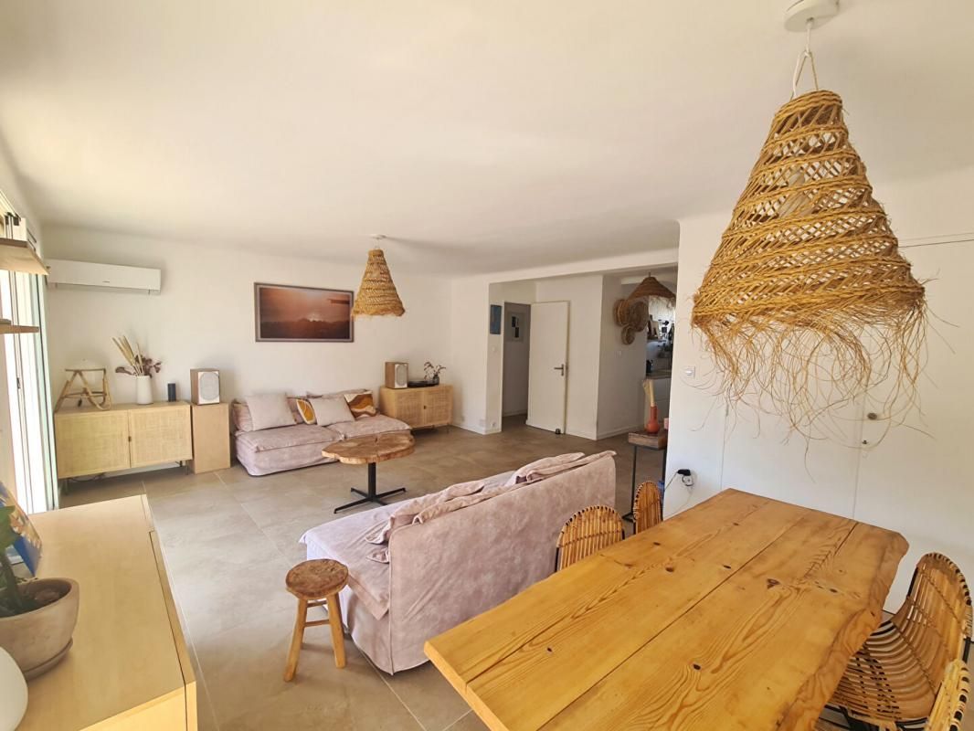 SIX-FOURS-LES-PLAGES CAP NEGRE- Appartement T4 de 75m² avec aperçu mer 3