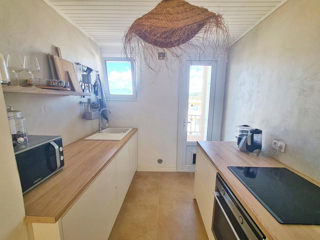 SIX-FOURS-LES-PLAGES CAP NEGRE- Appartement T4 de 75m² avec aperçu mer 4
