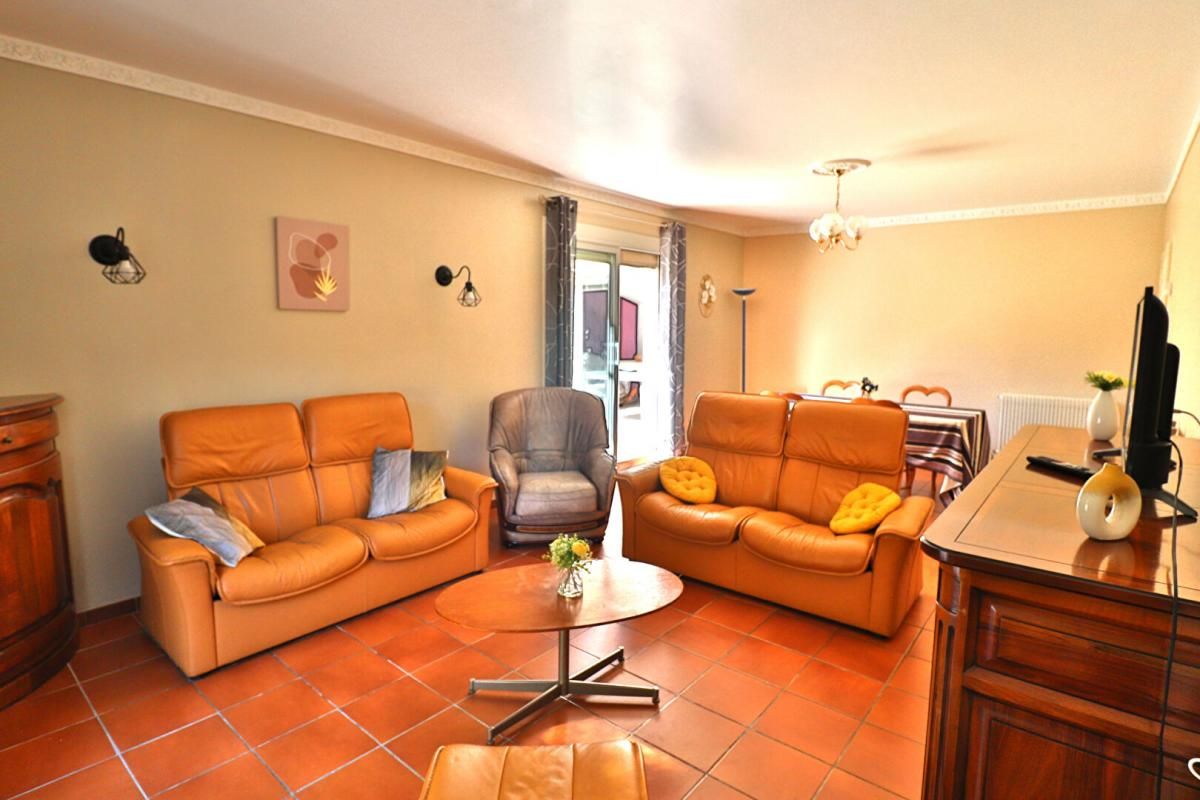PIA Maison Pia 5 pièce(s) 159 m2 4