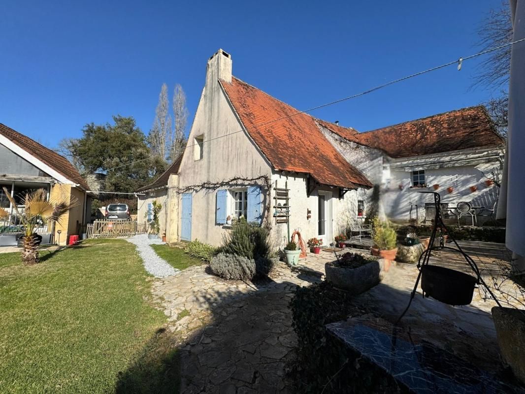LE BUGUE 24260 Maison charmante et ancienne, type cottage et poolhouse 2