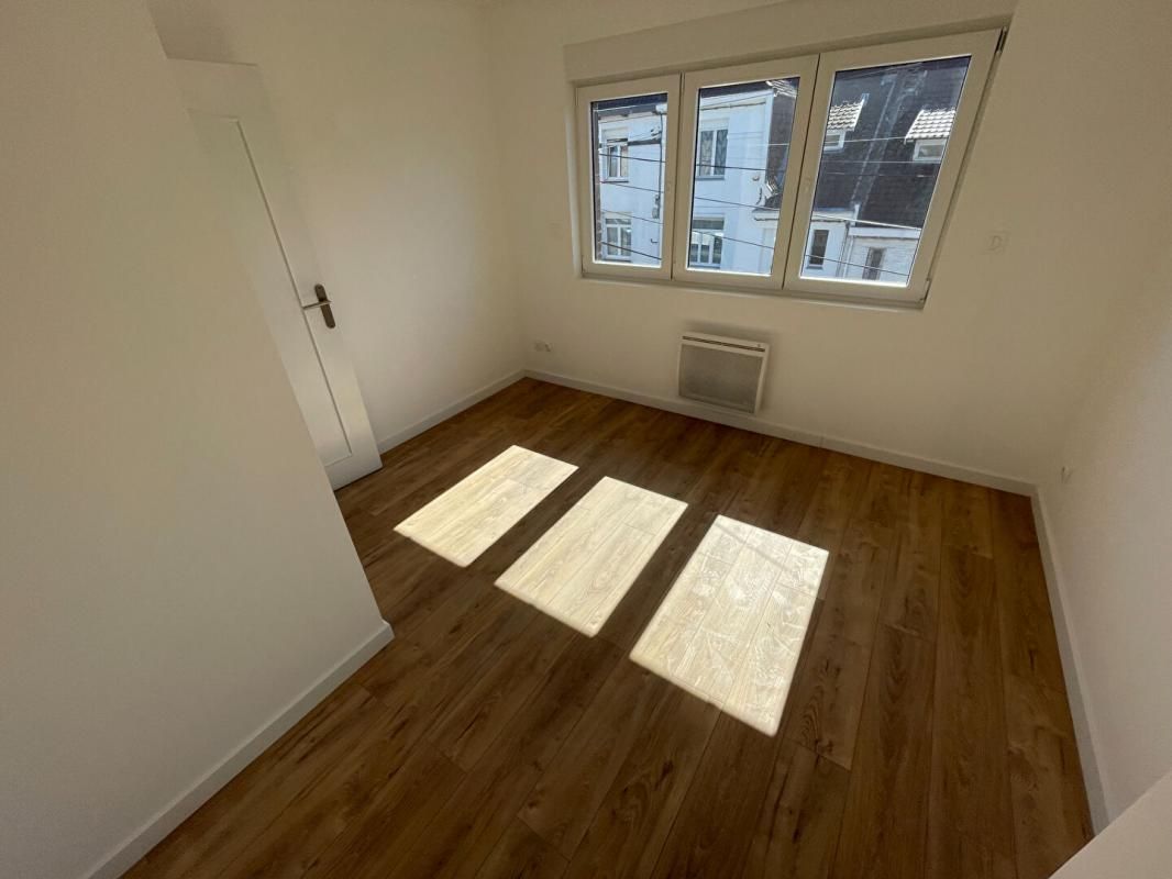 WASQUEHAL Semi-individuelle rénovée de 1965 de 125m², 4CH + jardin 4