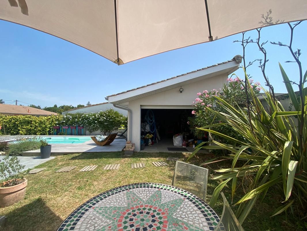 TRESSES Maison récente de 4 chambres avec jardin, piscine et garage, Tresses 130 m2 1