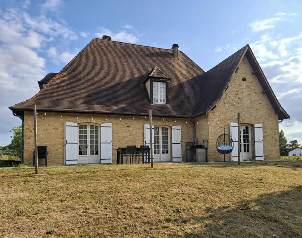 EYNESSE Maison périgourdine de 170 m² - terrain de 1,5 H avec piscine et accès direct à la Dordogne à Eynesse (33220 4