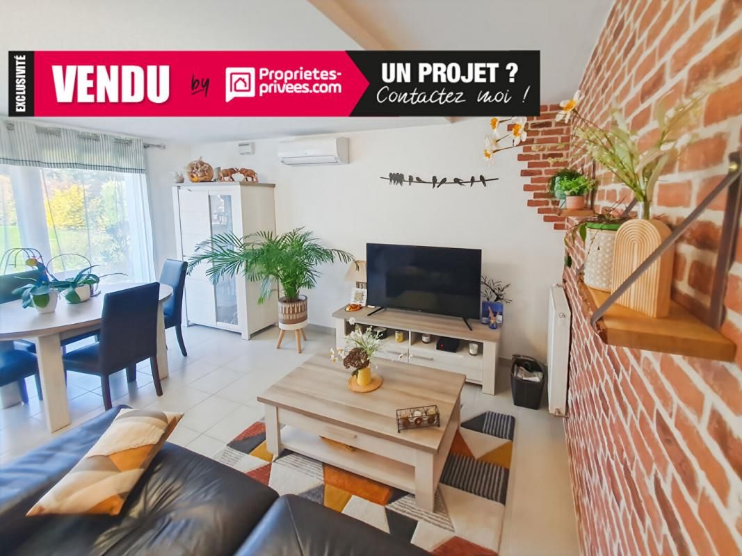 Maison récente climatisée à Angers offrant 85 m² habitables, une terrasse, un jardin et un garage motorisé