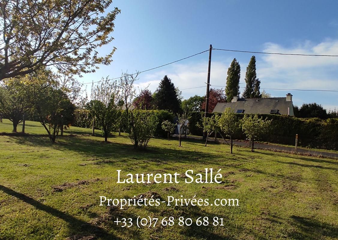 LARRE Terrain constructible de 1 400 m² avec dépendance 4