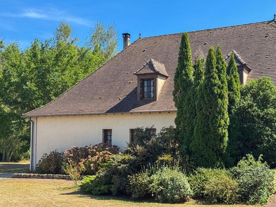 MAUZAC-ET-GRAND-CASTANG Jolie Propriété style perigourdine, 12 piece, avec gite, hangar, atelier, jardin 6395M2 et puits 2