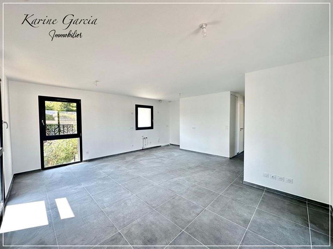 SIX-FOURS-LES-PLAGES APPARTEMENT SIX FOURS LES PLAGES 3 pièce(s) 61.50 m2 - TERRASSE 7,30 M² - GARAGE EN SOUS -SOL 4