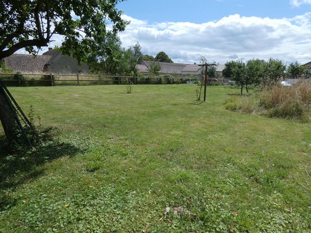 BUEIL Terrain clos viabilisé (647 m²) 2
