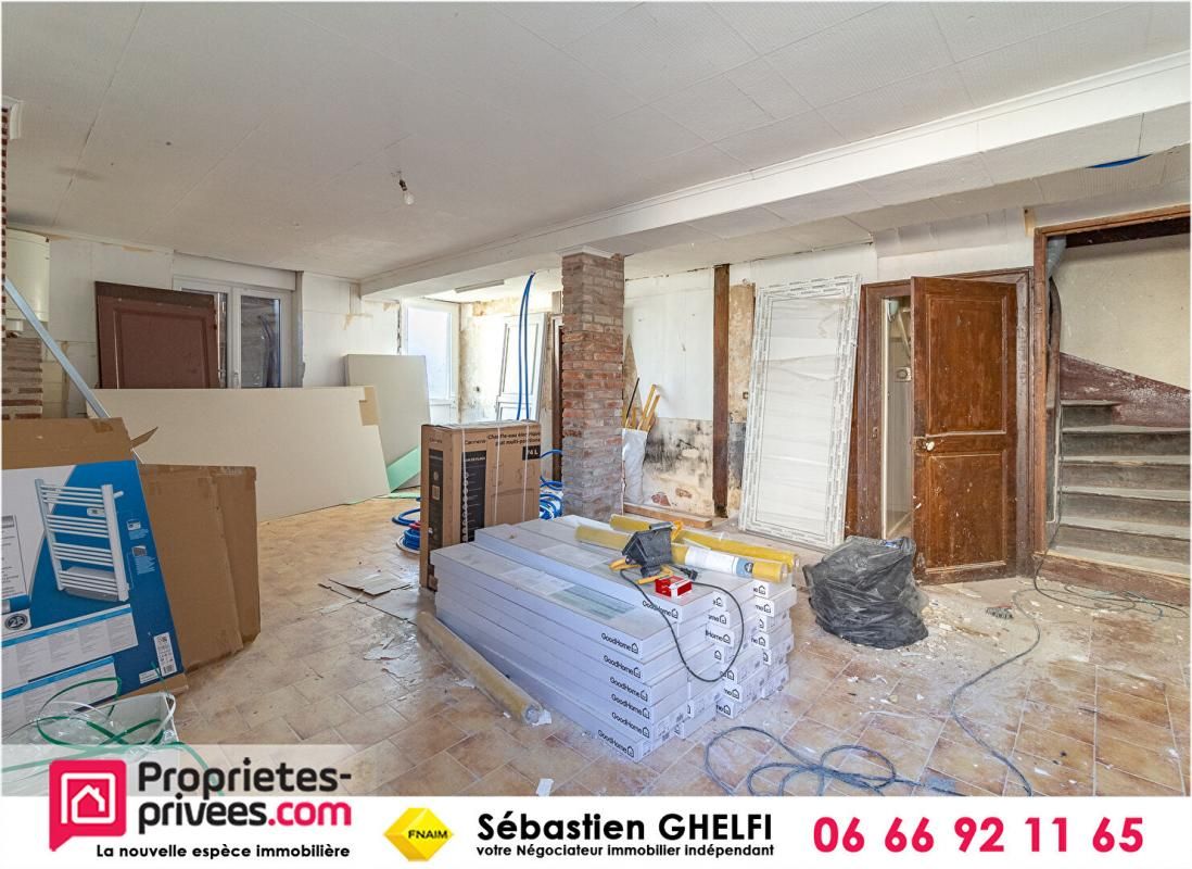 LE CONTROIS-EN-SOLOGNE immeuble sur 3 niveaux proche de BLOIS 2