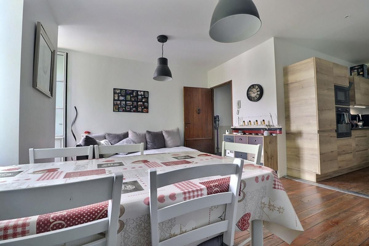 VALREAS Immeuble rénové avec extérieur, cave et stationnement ? Valréas (84600) 2