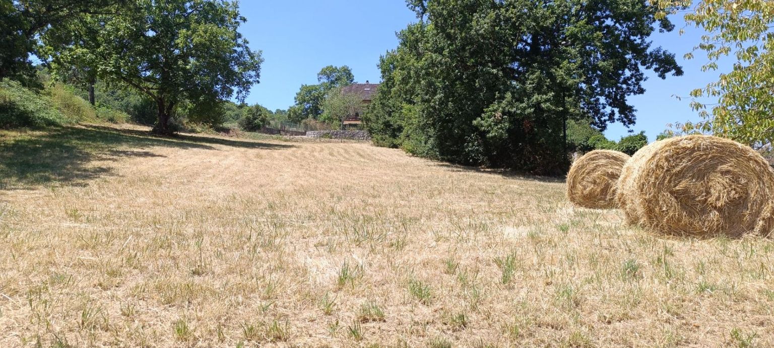 MAGNIEU Terrain constructible d'environ 1823 m² ( Chatonod ) 01300 Magnieu 1