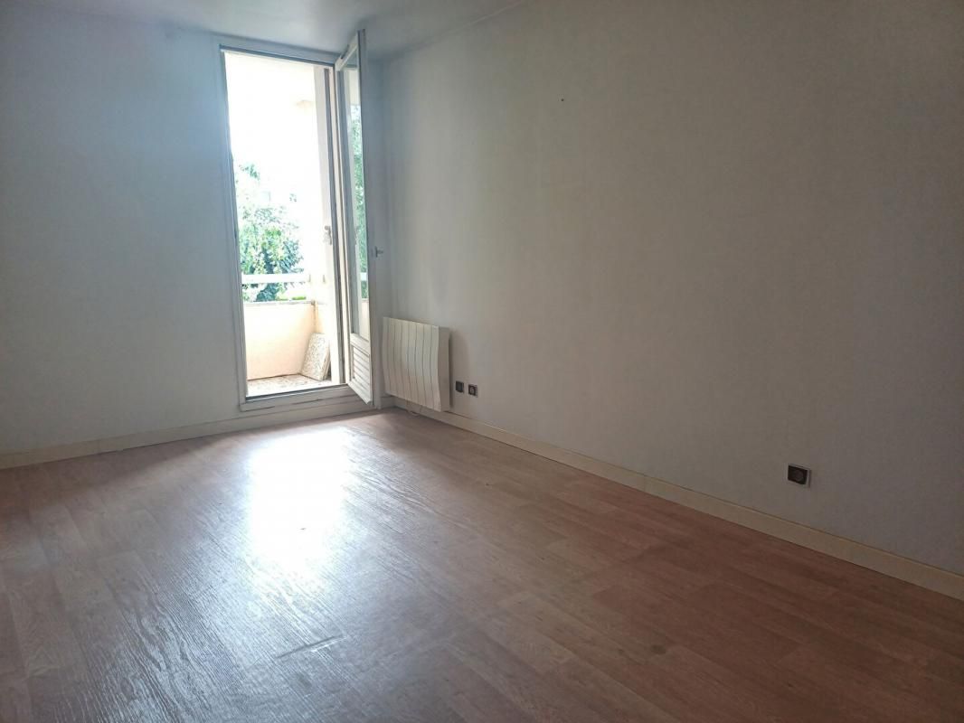 NOYON APPARTEMENT T2 3