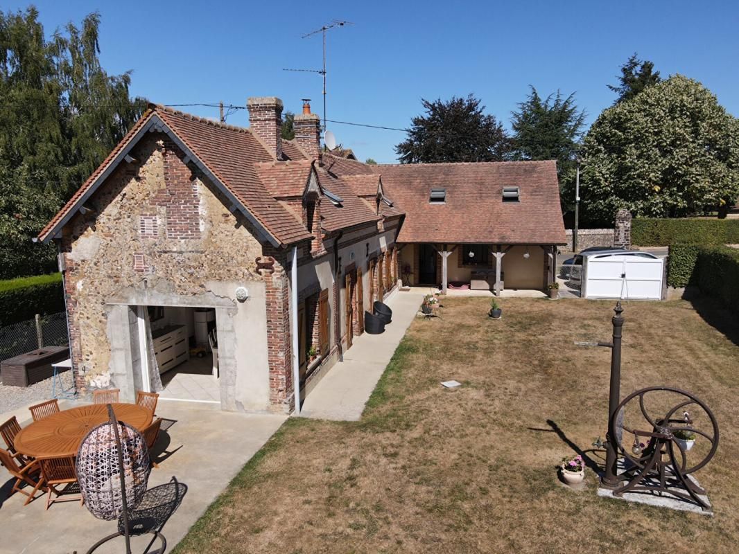 CRULAI Longère familiale alliant charme de l'ancien et modernité proche l'Aigle 1