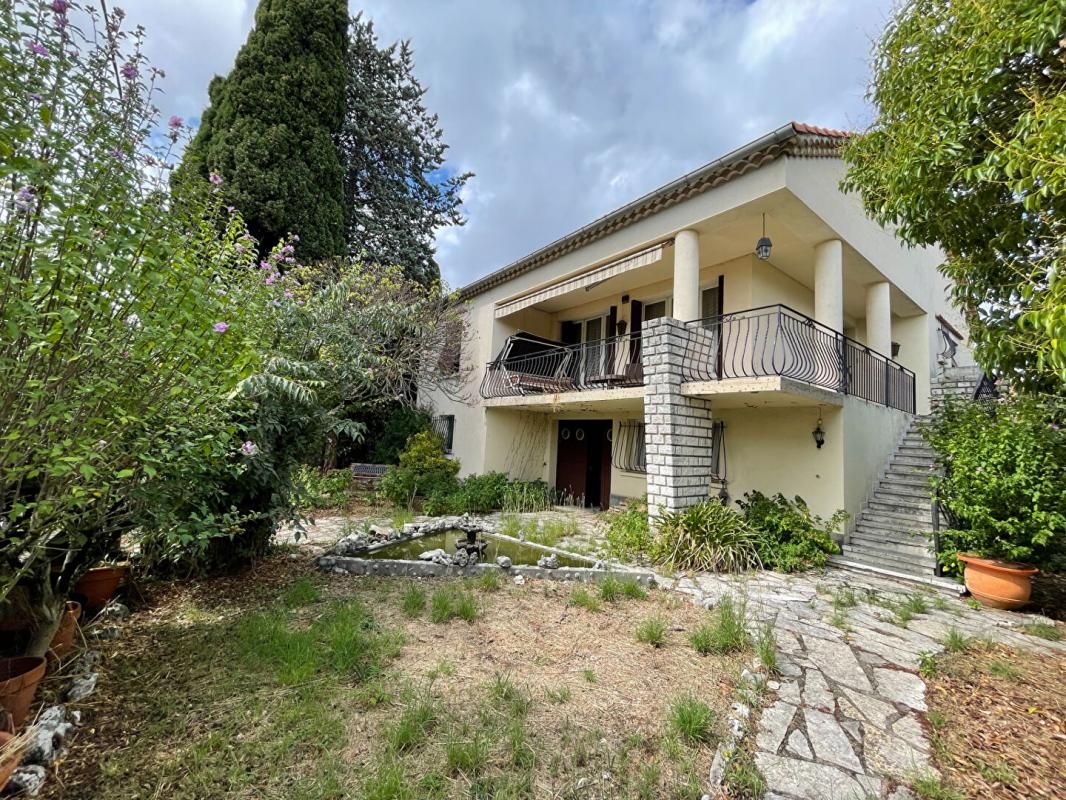 Alès quartier Clavières Exclusivité maison en pierres 6 pièces  sur 2 niveaux de 133 m2 sur terrain !àà m2