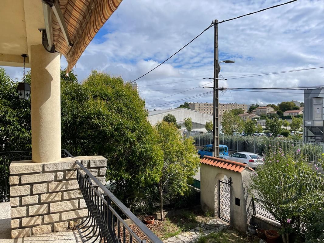 ALES Alès quartier Clavières Exclusivité maison en pierres 6 pièces sur 2 niveaux de 133 m2 sur terrain !àà m2 4