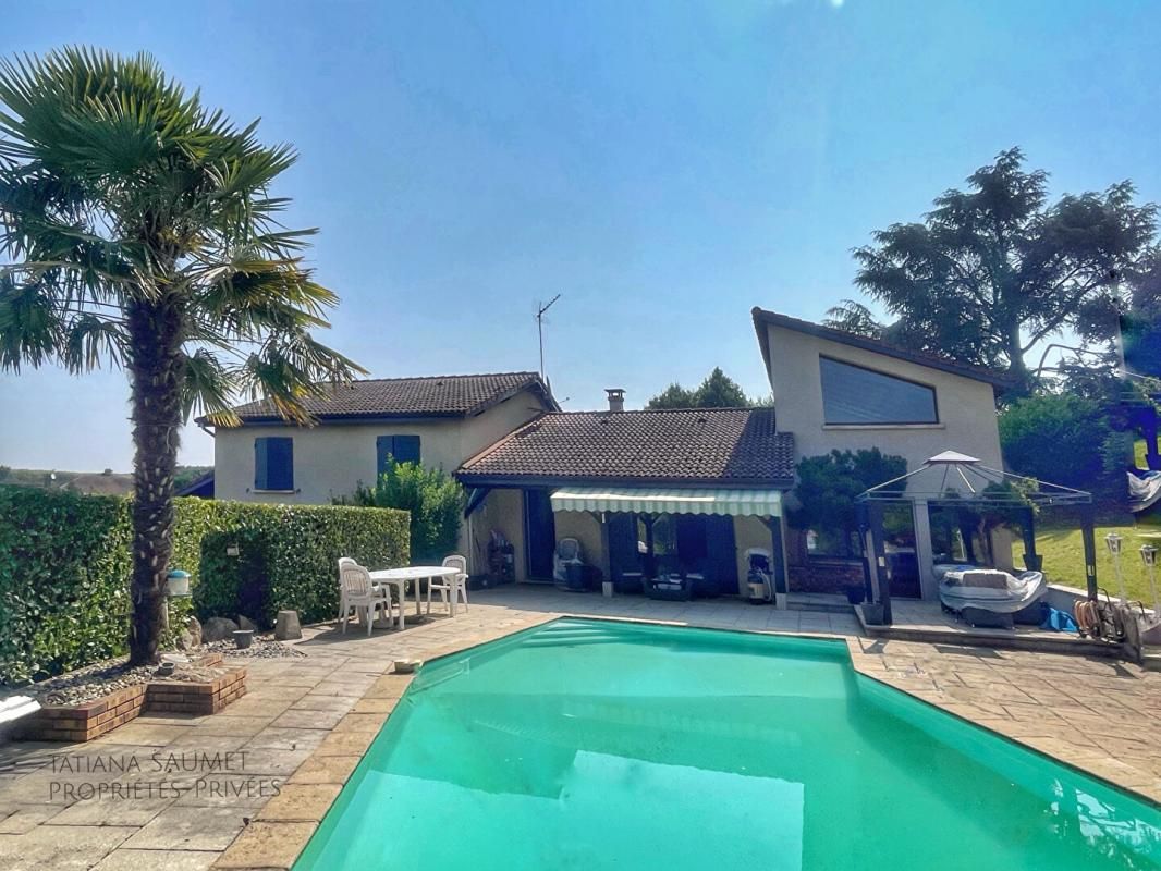 SATHONAY-VILLAGE Maison Sathonay Village 6 pièce(s) 172 m2 2