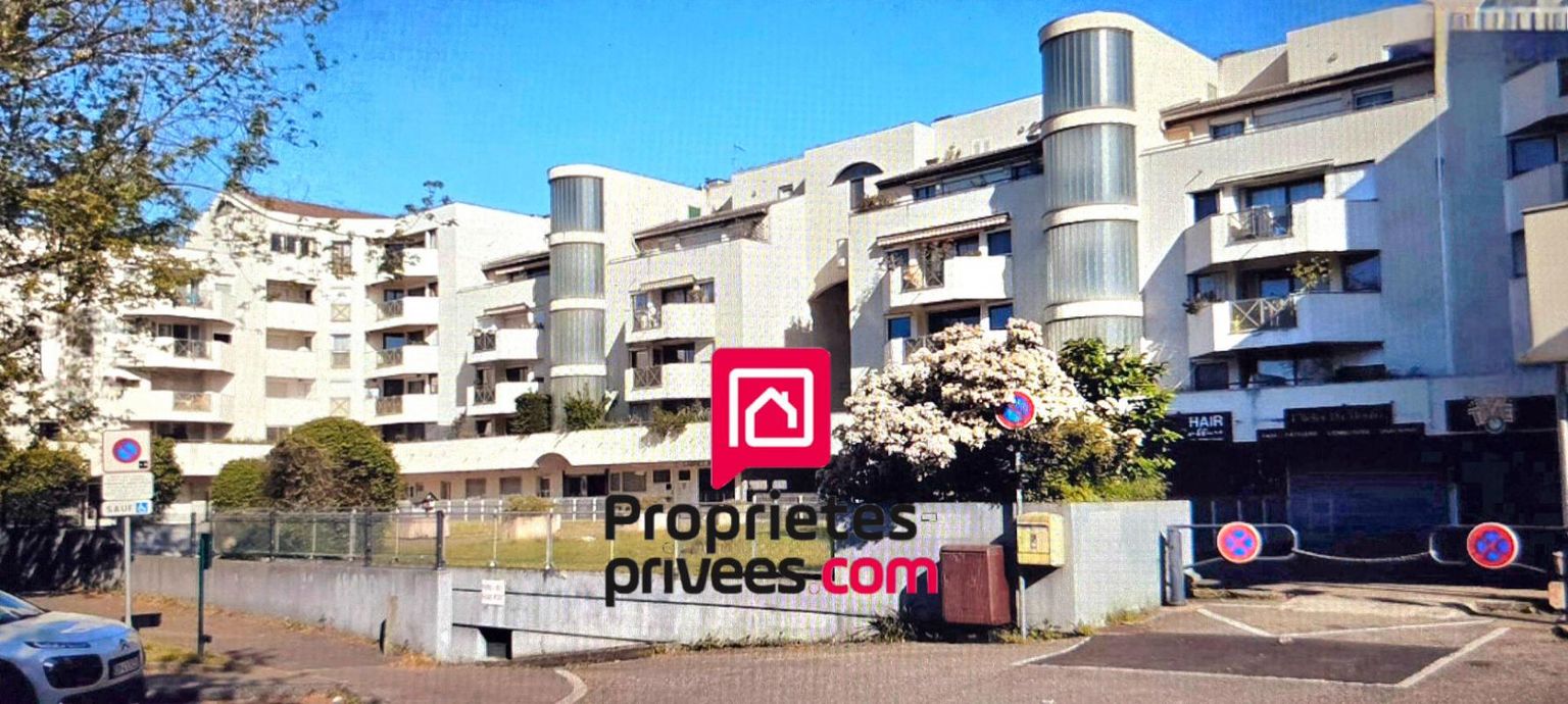 SAINT-PRIEST Garage fermé 15 m2 1