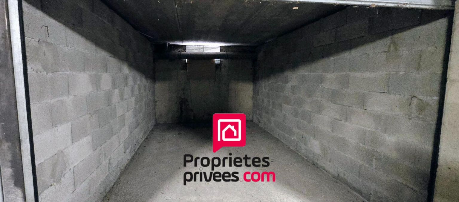 SAINT-PRIEST Garage fermé 15 m2 2