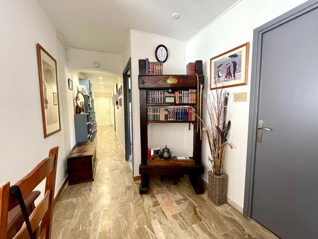 HYERES Appartement traversant T4 de 95m2, garage double et cave - Centre-ville - Hyères 3