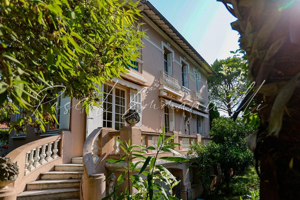 CANNES Maison Cannes 5 pièce(s) 250 m2 Petit Juas 1 480 000 euros 1