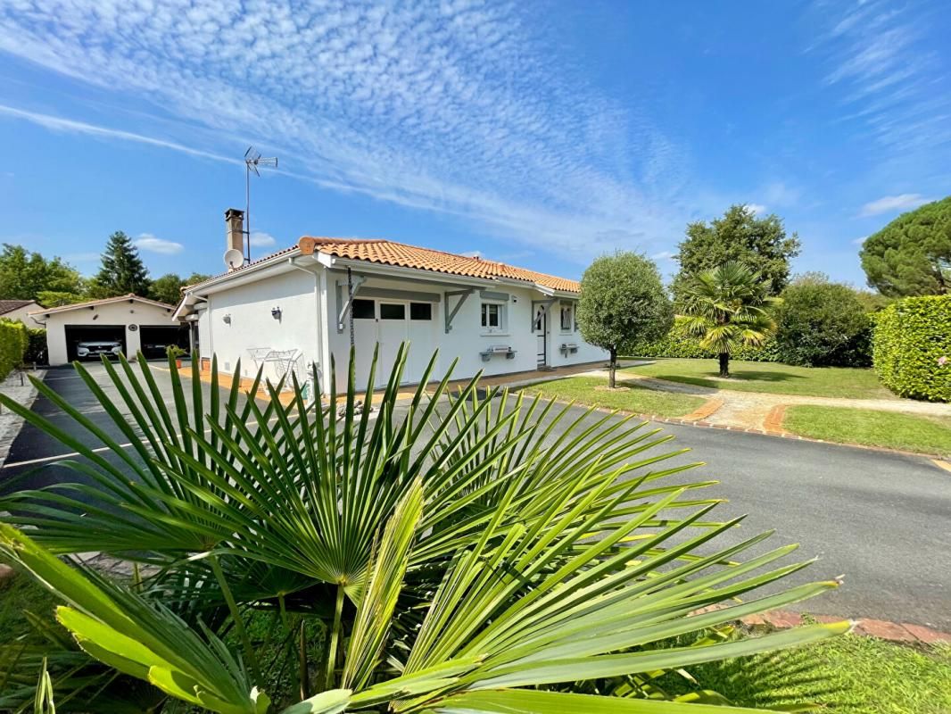 SAINT-JEAN-D'ILLAC Maison Saint Jean D Illac 5 pièce(s) 123 m2 3