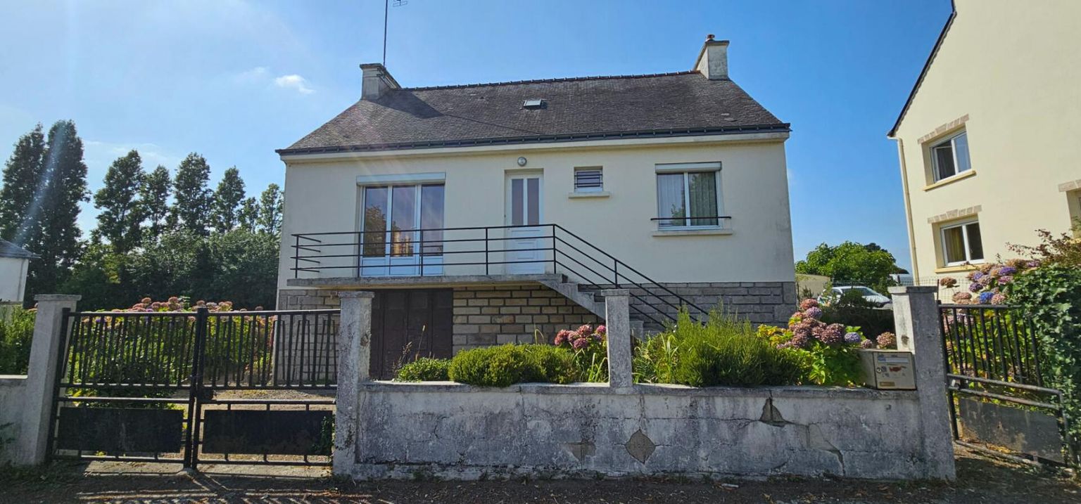 À seulement deux pas du centre de Guémené sur Scorff et proche de toutes les commodités, maison de 75 m² habitables