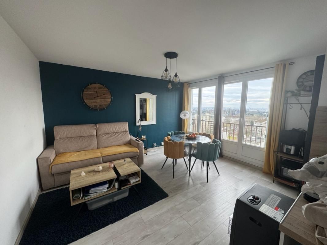 VILLIERS-LE-BEL Grand studio à Villiers Le Bel Résidence Carnot 1