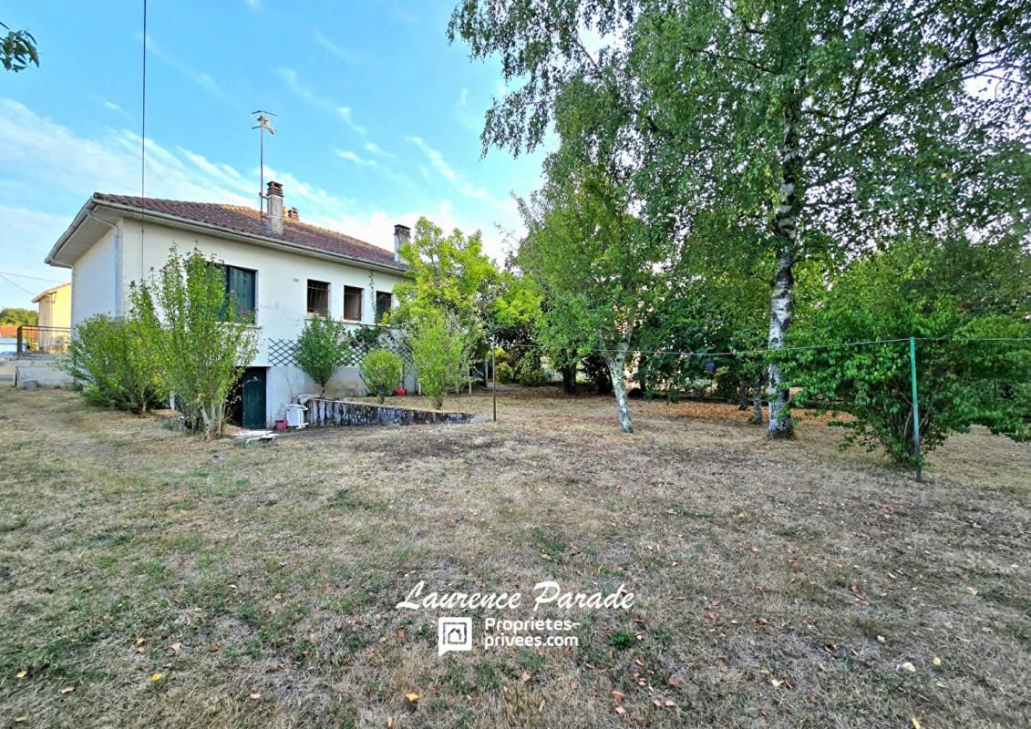 Maison avec sous sol garage terrain 800M²