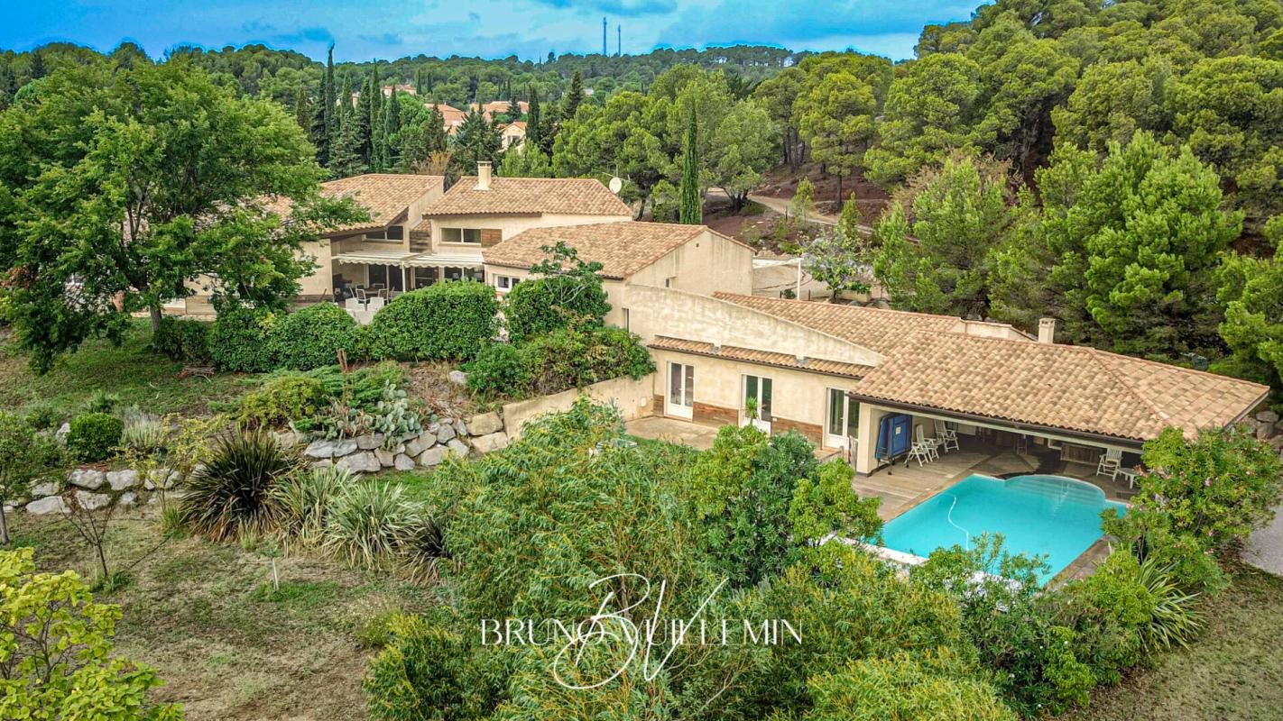LEZIGNAN-CORBIERES PROPRIETE MODERNE10 PIECES EN POSITION DOMINANTE SUR 1 ha 1