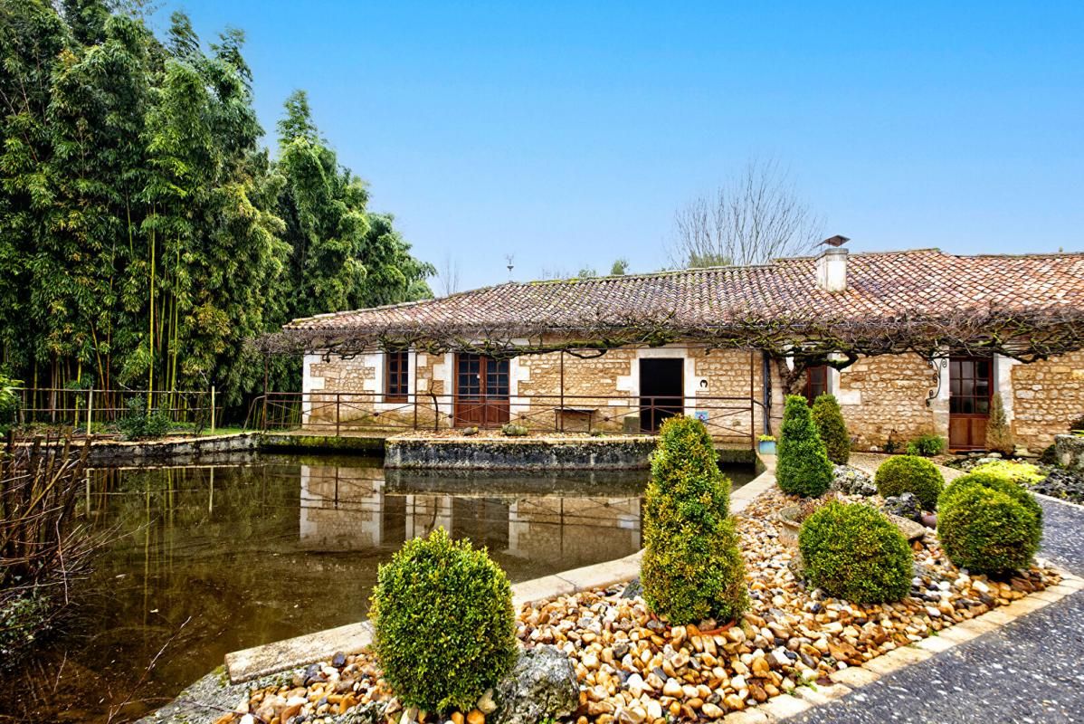 SAINT-MAIGRIN À vendre Moulin classé du XVI siècle avec chambres d'hôtes et gîte en Charente-Maritime 4