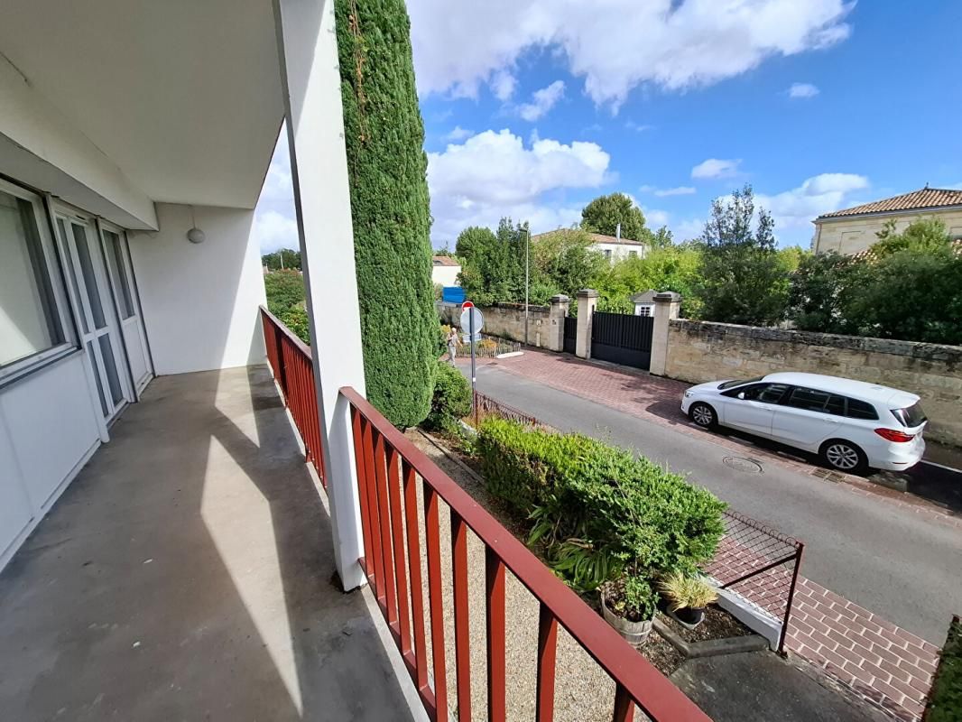 LE BOUSCAT Situé au Bouscat, à proximité immédiate du tram, cet appartement T4 de 78 m² se trouve dans une résidence intimiste de seulement 3 lots 2