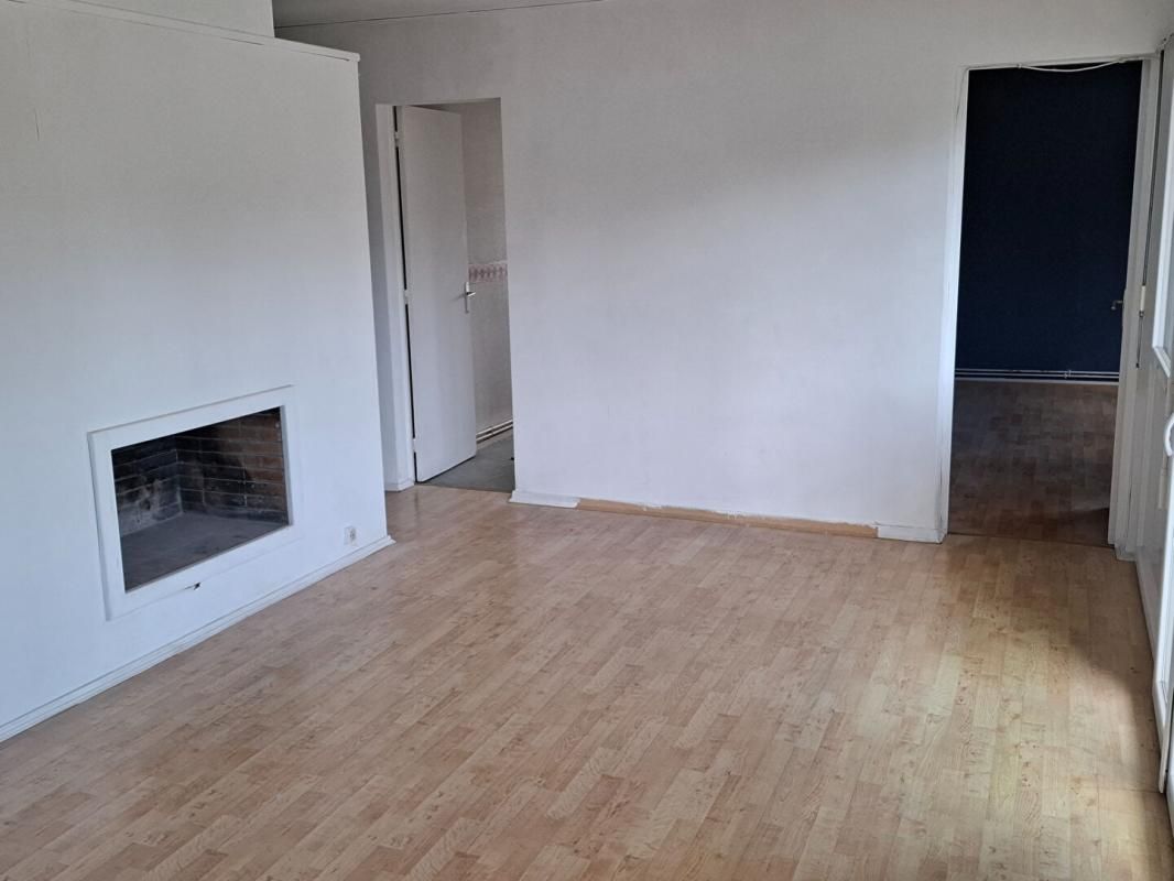 LE BOUSCAT Situé au Bouscat, à proximité immédiate du tram, cet appartement T4 de 78 m² se trouve dans une résidence intimiste de seulement 3 lots 3