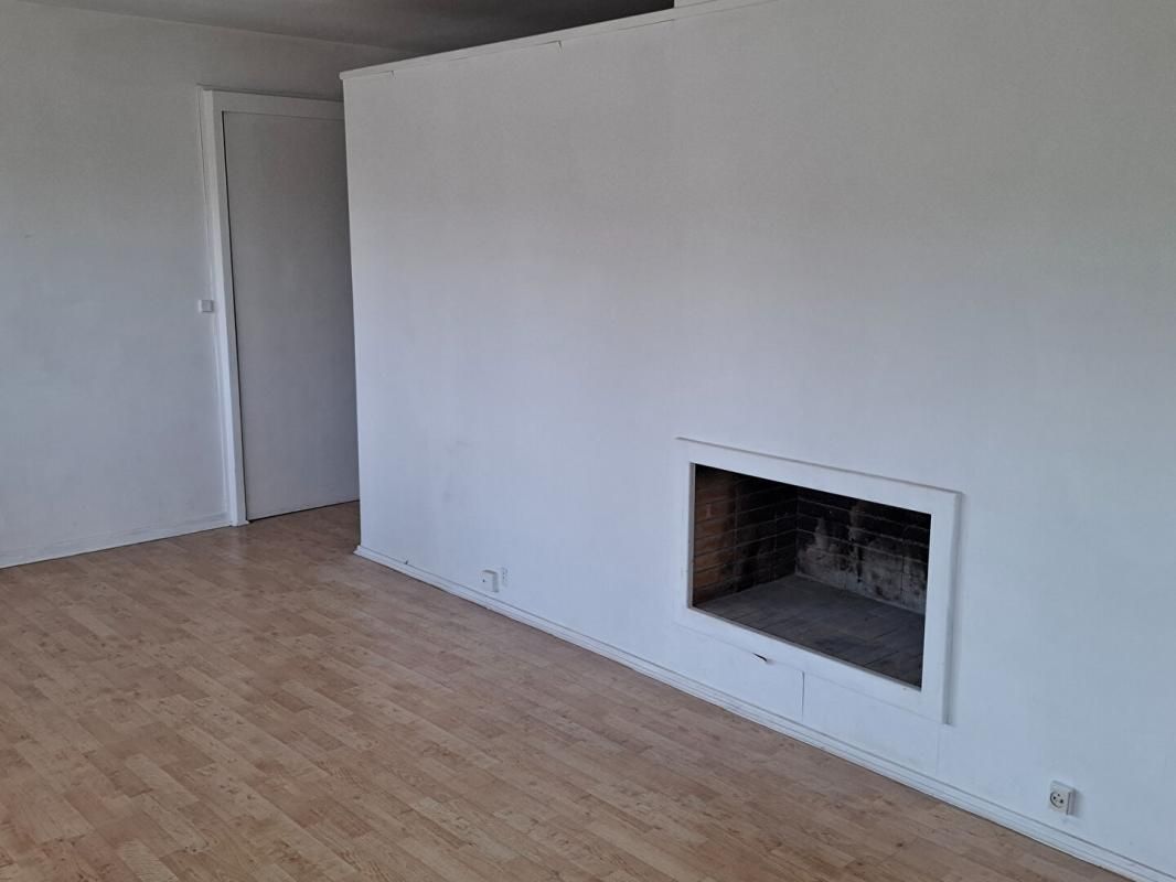 LE BOUSCAT Situé au Bouscat, à proximité immédiate du tram, cet appartement T4 de 78 m² se trouve dans une résidence intimiste de seulement 3 lots 4