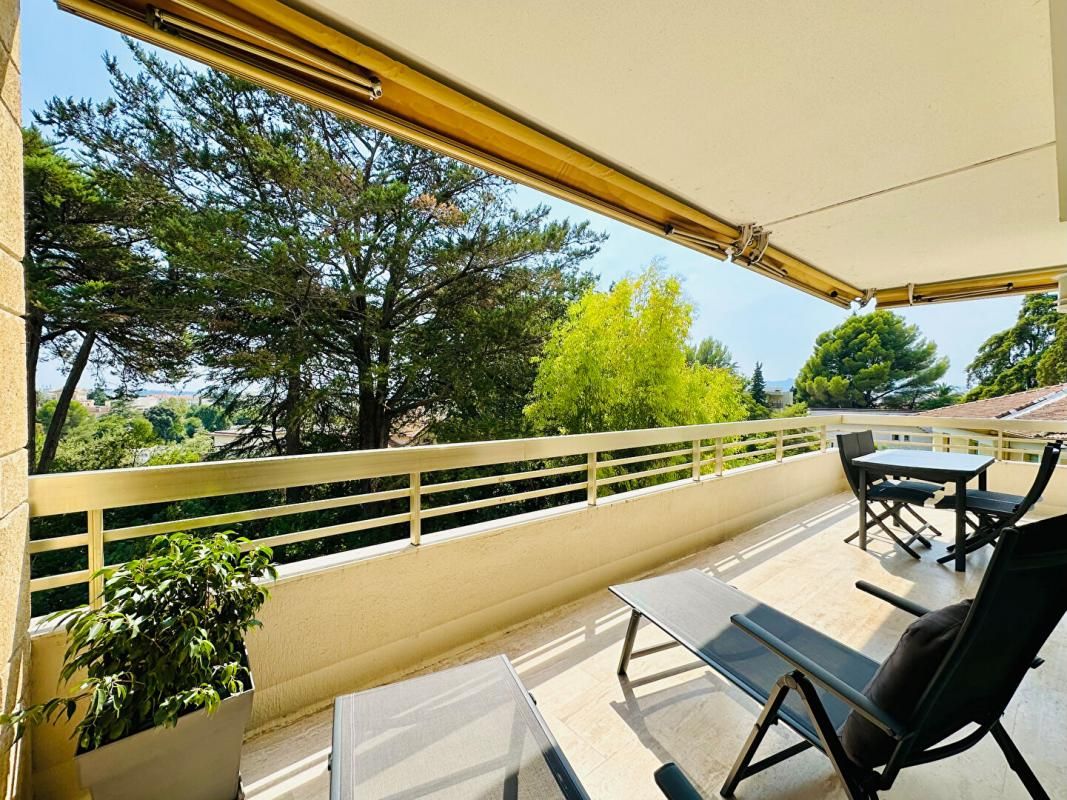 CANNES Appartement dernier étage traversant Cannes 3 pièces 80m2, grande terrasse, garage fermé et cave 2