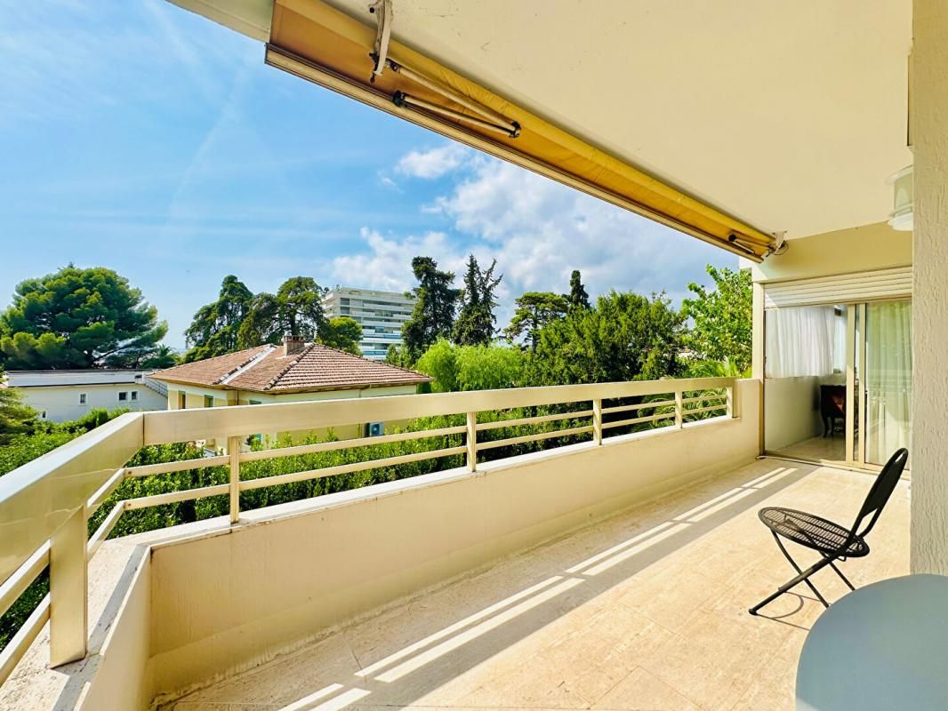 CANNES Appartement dernier étage traversant Cannes 3 pièces 80m2, grande terrasse, garage fermé et cave 4