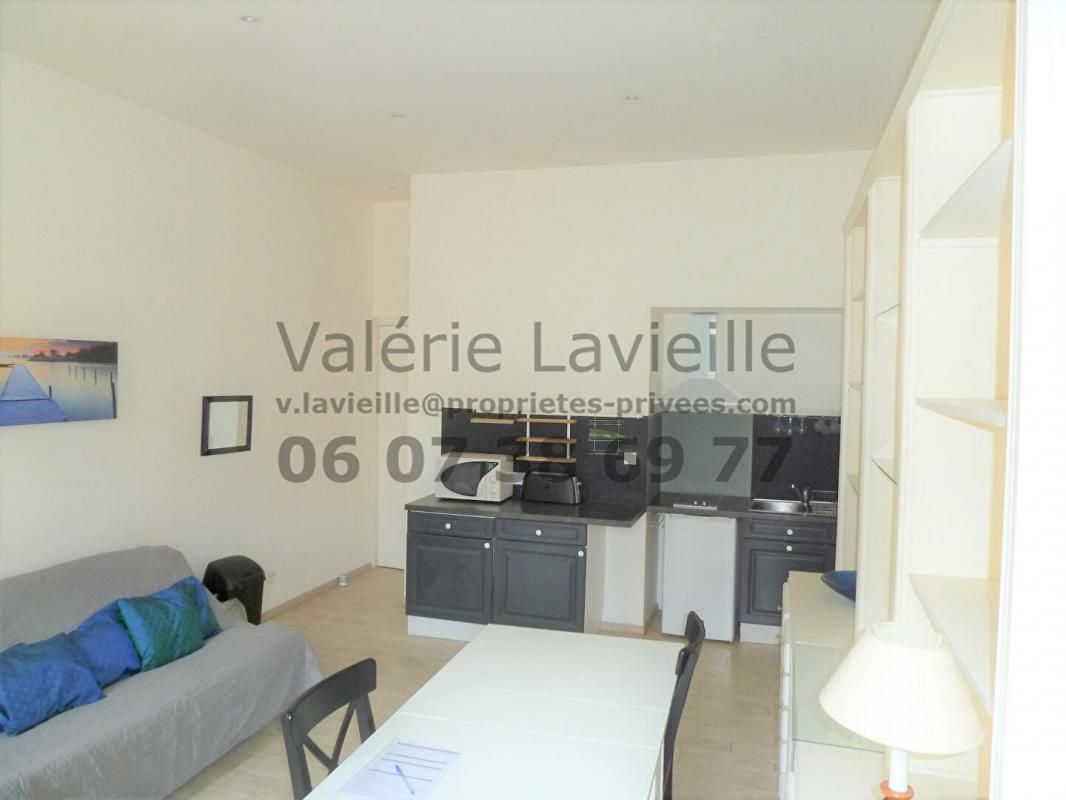 MARSEILLE-1ER-ARRONDISSEMENT MARSEILLE (13001) - LYCEE THIERS / LA PLAINE - Exclusivité - Studio meublé sur jardins 3