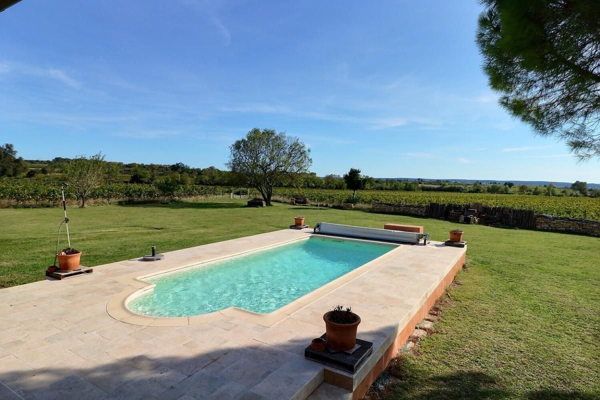 UZES Villa avec piscine, vue dégagée et jardin de 3000m2 1