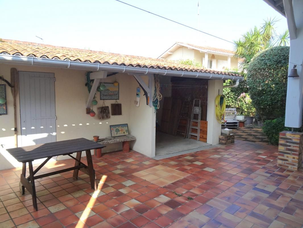 ANDERNOS-LES-BAINS Maison Andernos Les Bains 6 pièce(s) 140 m2 + T2 40m² 4