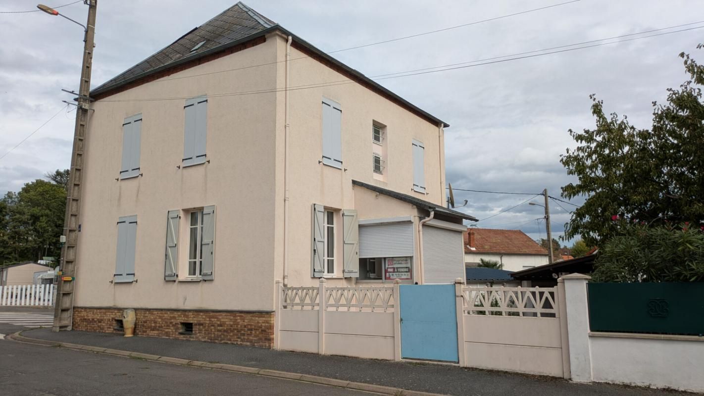 VARENNES-SUR-ALLIER Entre VICHY et MOULINS, grande maison familiale 1