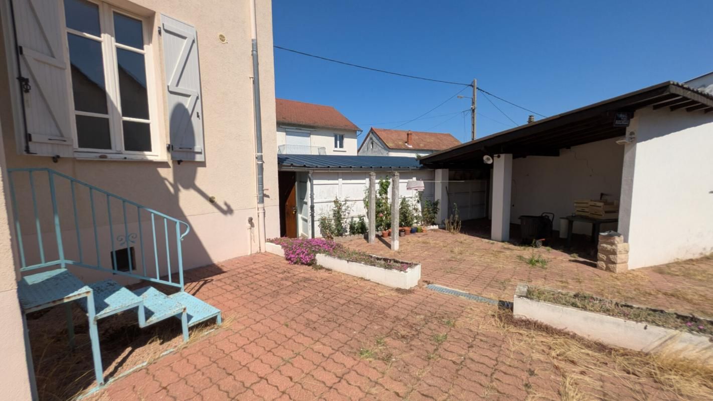 VARENNES-SUR-ALLIER Entre VICHY et MOULINS, grande maison familiale 3