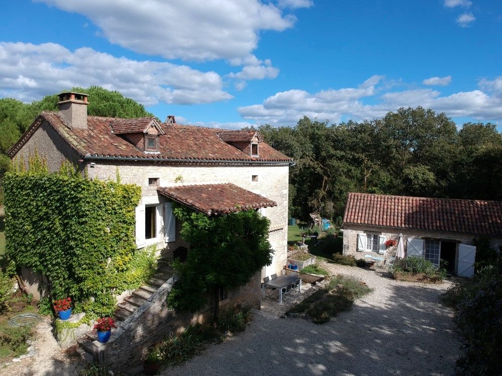 BERGANTY Propriété composée de 4 logements avec piscine sur plus d'1 hectare 2