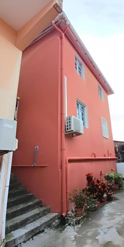 LES TROIS-ILETS Immeuble Les Trois Ilets 4 pièce(s) 88 m2- 1 loc commercial + 1 f3 vue mer 3
