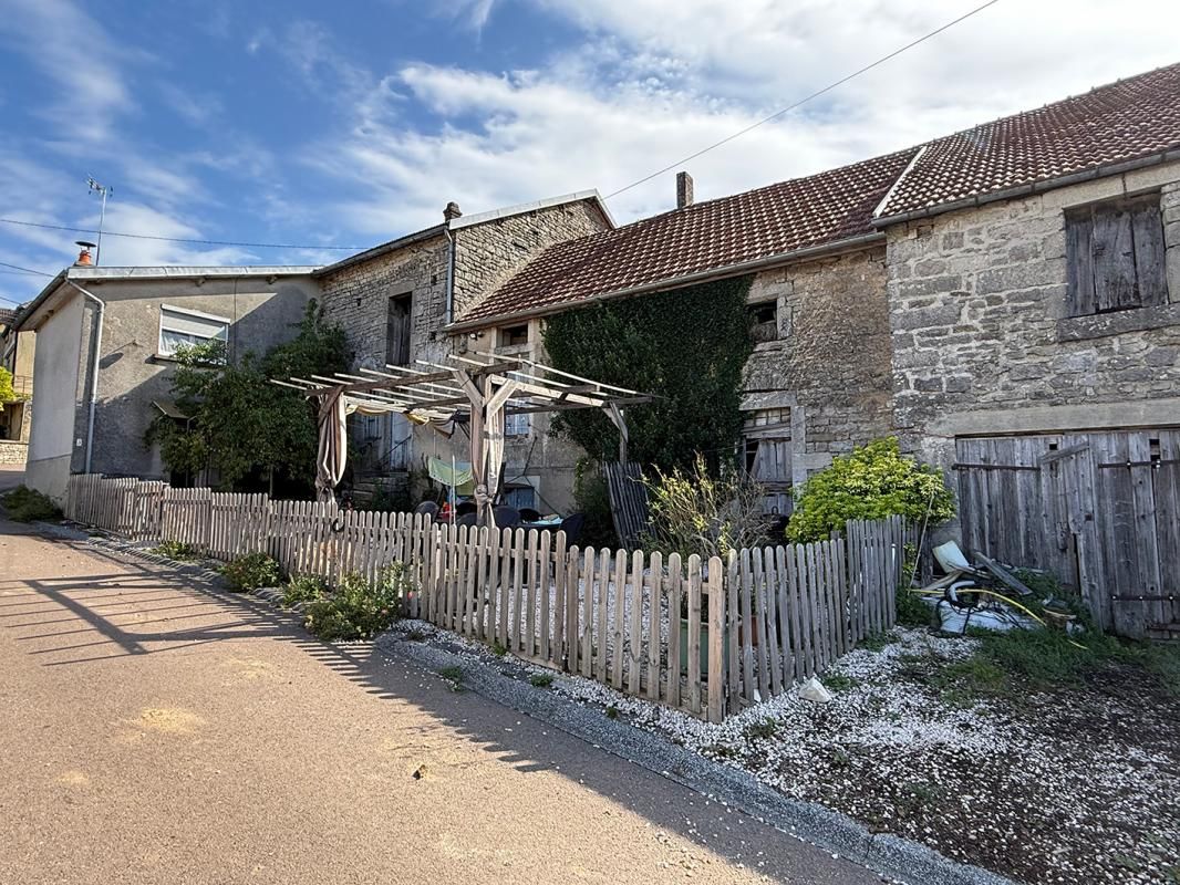 GRENANT-LES-SOMBERNON Maison ancienne 4 pièces 77 m2 avec dépendances 1