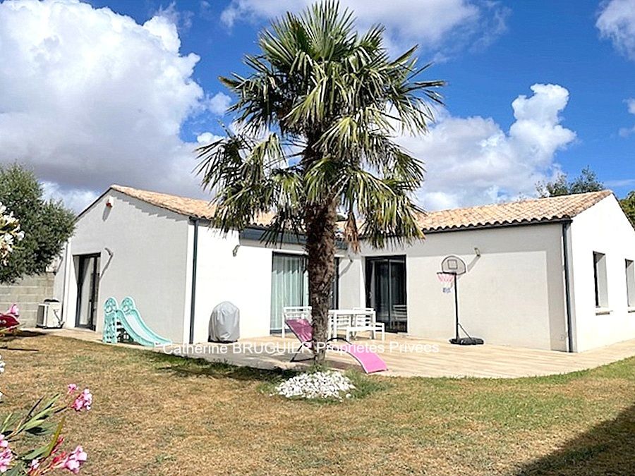NUAILLE-D'AUNIS CALME et DISCRETION Maison de plain pied 116 m2 3 chambres, garage, jardin 2
