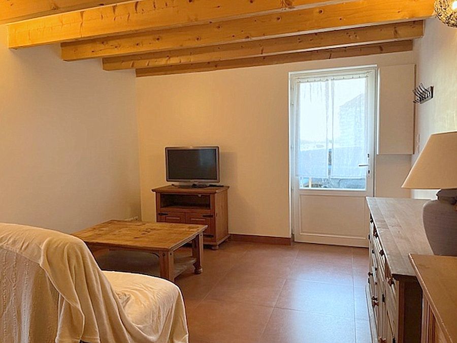 COURCON LOCATION MEUBLEE Maison Courçon 60 m2 2 chambres préau et cour 2