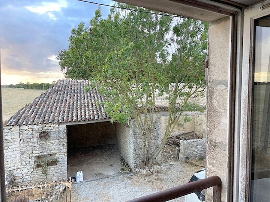 COURCON LOCATION MEUBLEE Maison Courçon 60 m2 2 chambres préau et cour 3