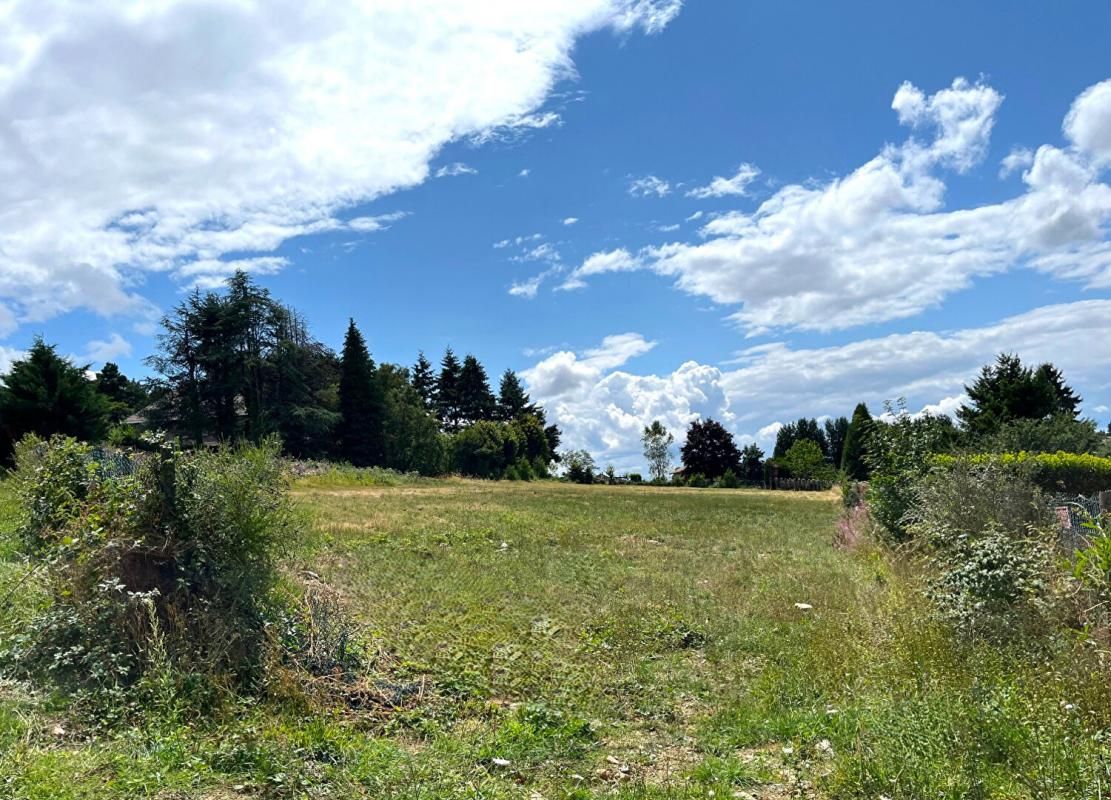 VIOLAY Terrain viabilisé avec belle vue dégagée 1