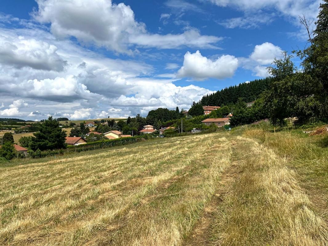 VIOLAY Terrain viabilisé avec belle vue dégagée 2